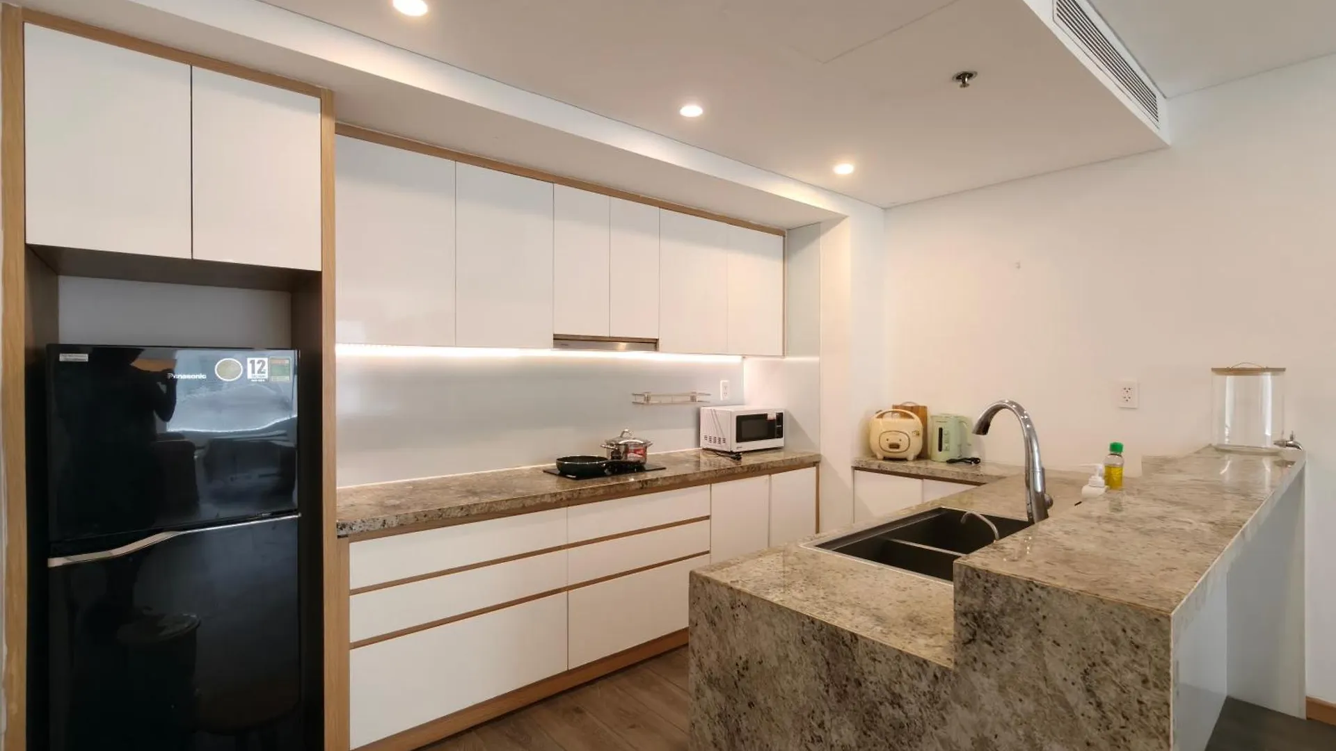 Apartment May Holiday 3Brs City Center Da Nang Vietnam