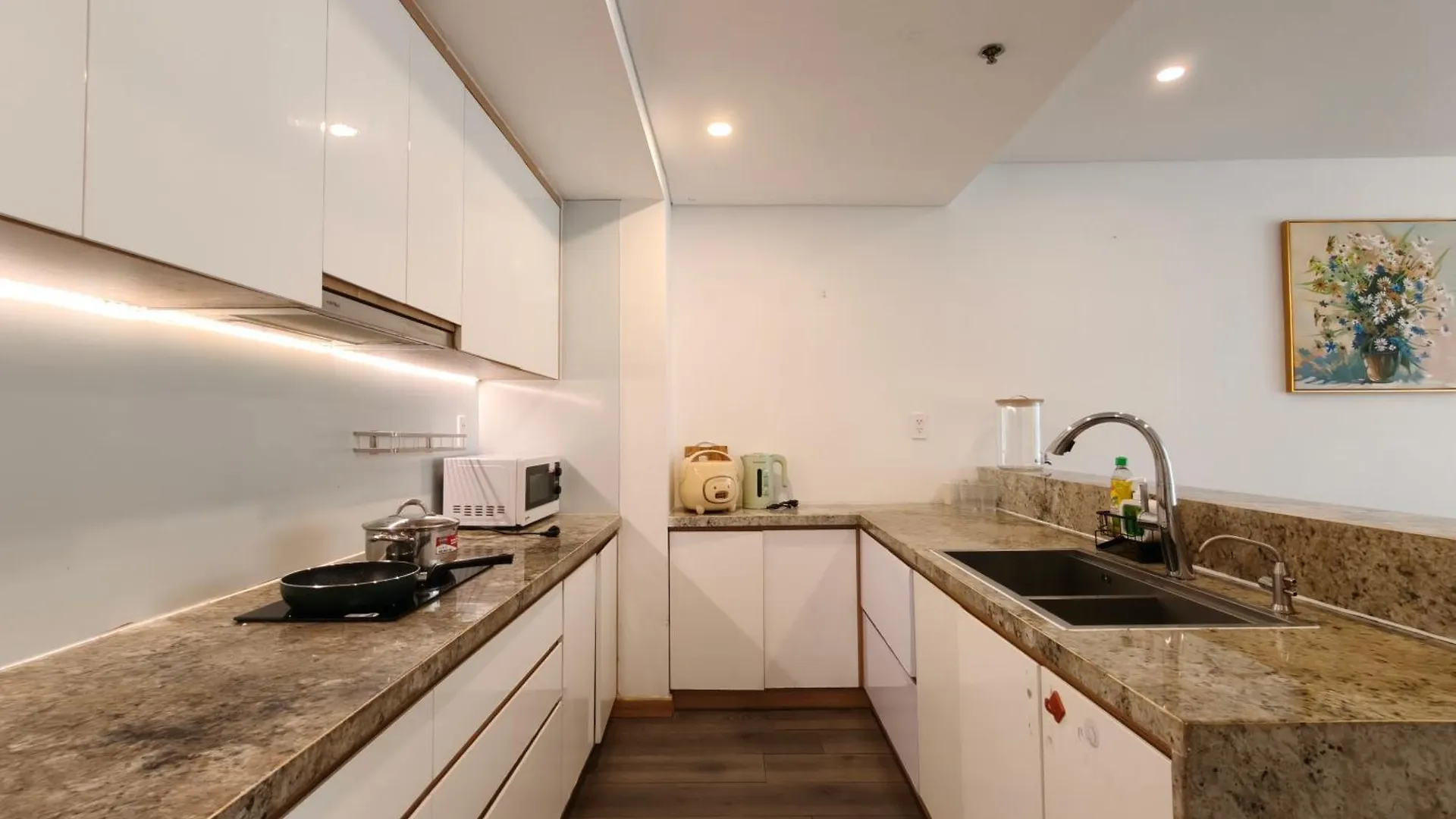 Apartment May Holiday 3Brs City Center Da Nang